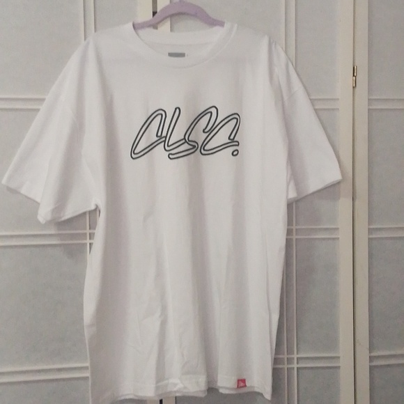 NWOT Clsc. T Shirt - Picture 1 of 5